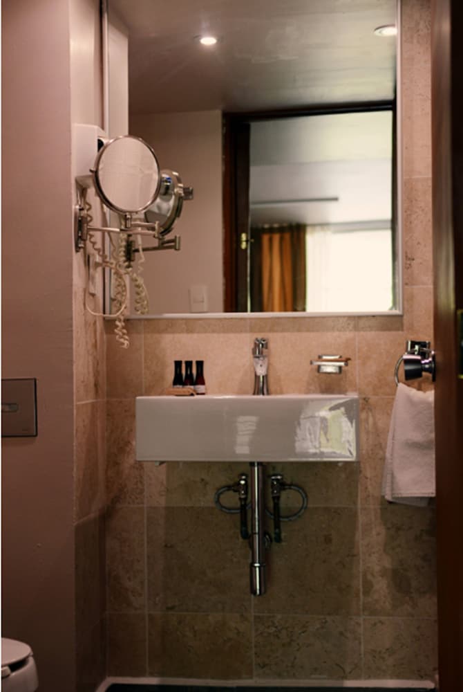 Standard Double Room - Photo 2