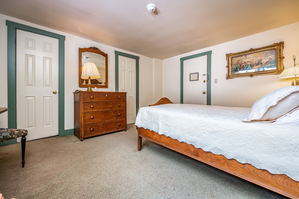 08 - Taylor Guest Room photo 3