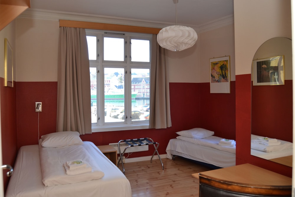 Economy Double Room (Noise free room not guaranteed) photo 3
