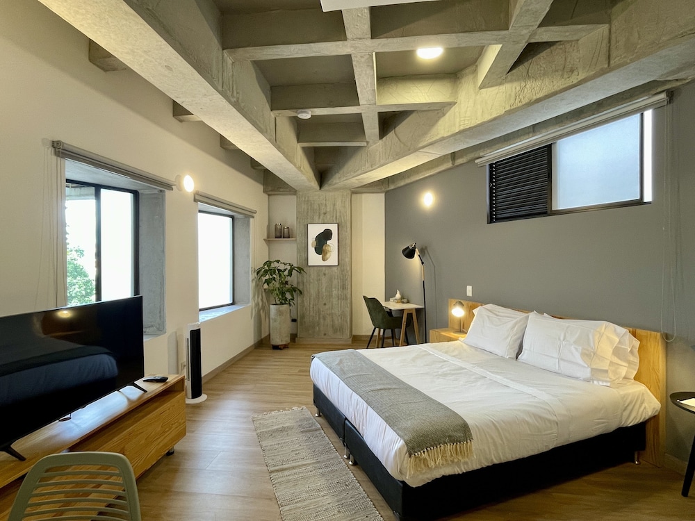 Apartment (502)