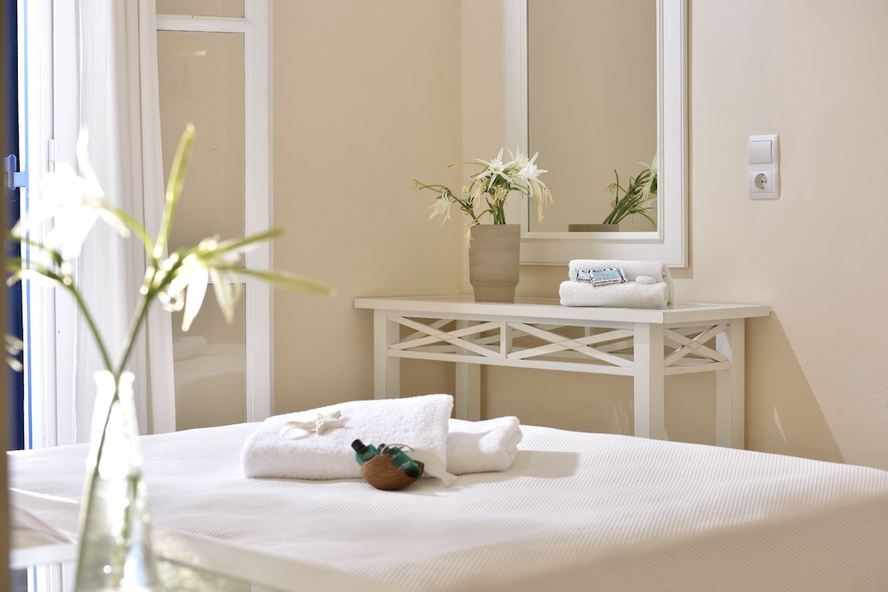 Elegant Double or Twin Room Sea View photo 2