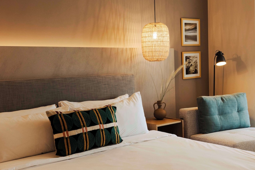 Suite, 1 Queen Bed (Sapphire Zen Suite with outdoor bathtub)