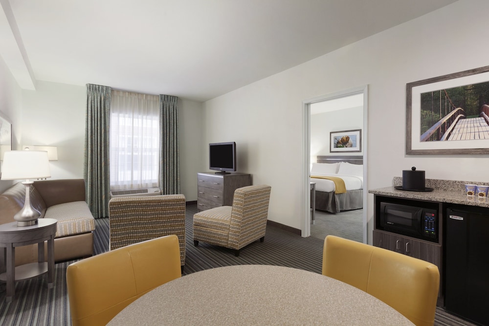 Suite, 1 King Bed (Living Area) - Photo 1