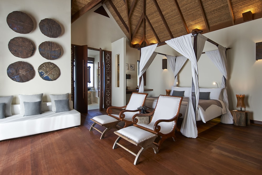 Villa, 2 Bedrooms, Overwater - Photo 1