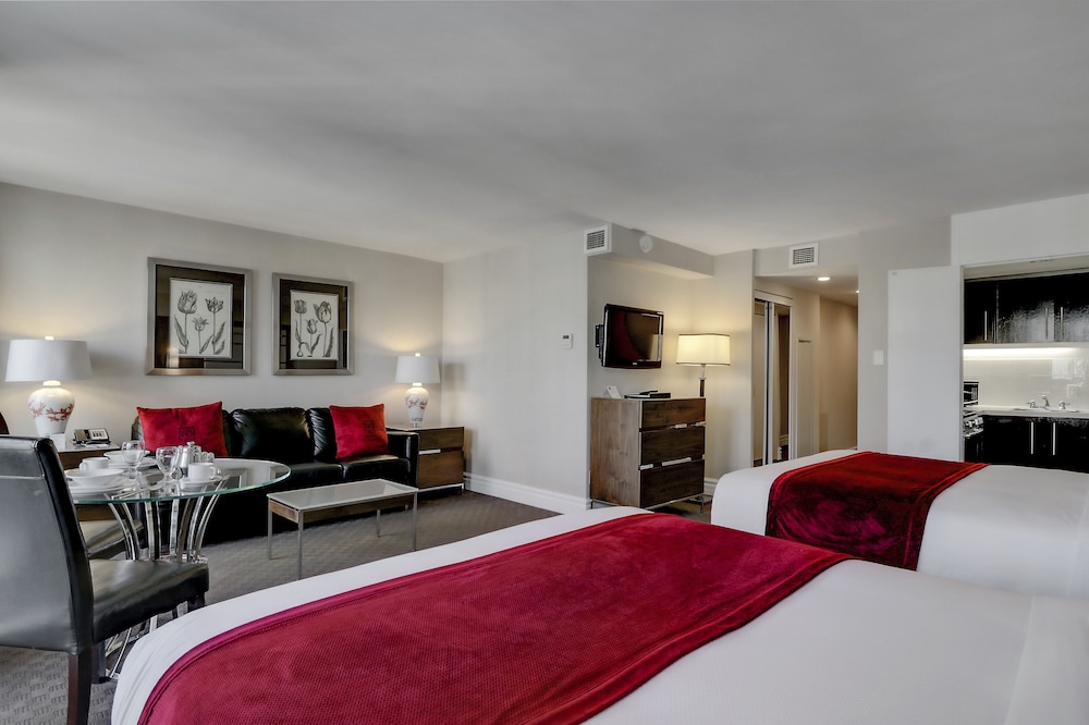 Junior Suite 2 Queen Beds with Sofa Bed - Photo 1