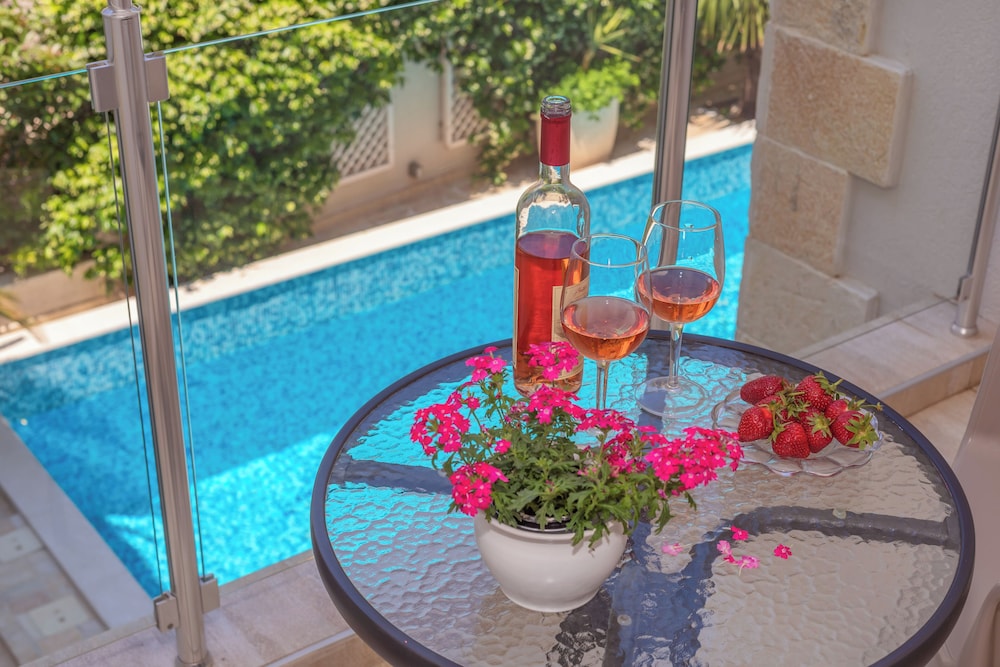 Comfort Apartment, Balcony, Pool View