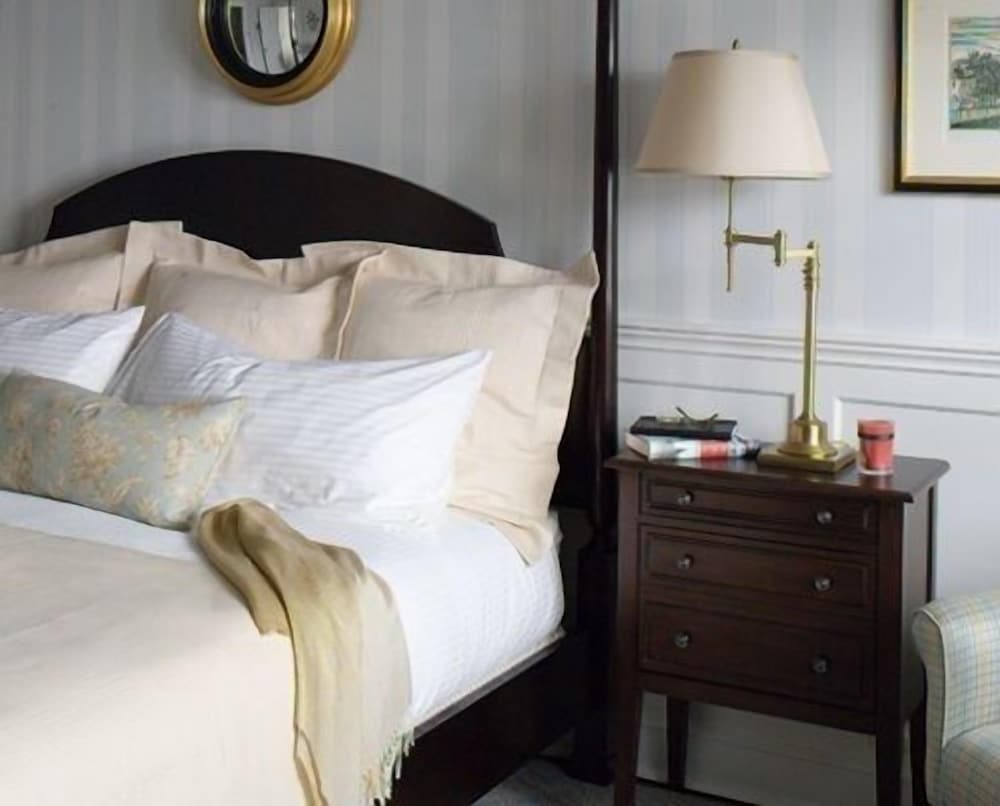 Classic Room, 1 King Bed photo 1