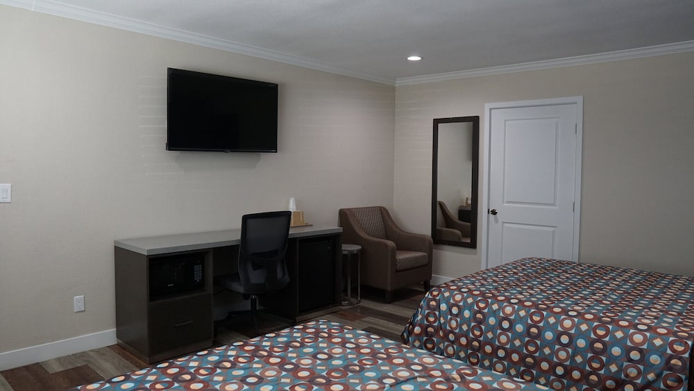 Standard Room, 2 Queen Beds, Non Smoking - Photo 1