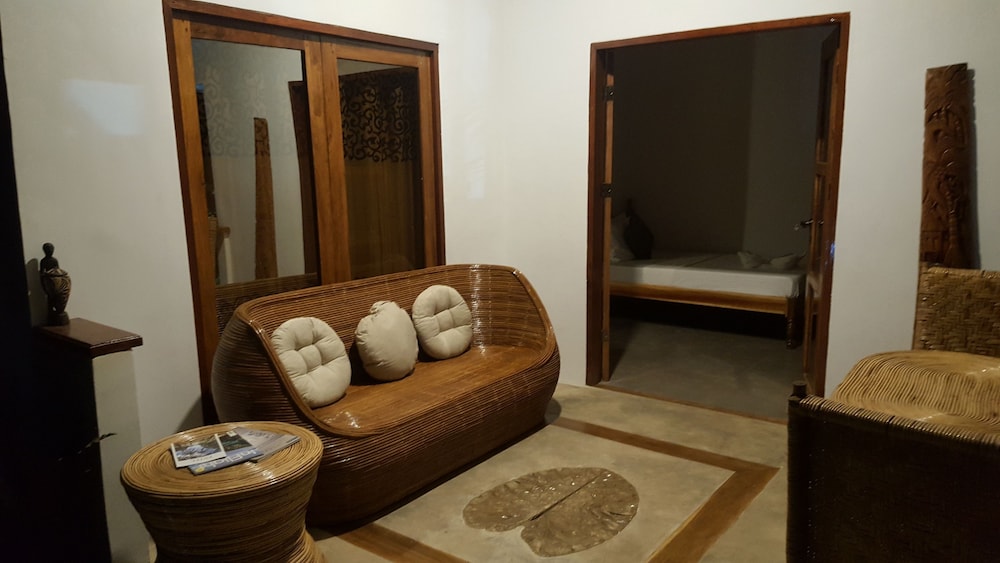Deluxe Suite, 1 King Bed, Pool View - Photo 5