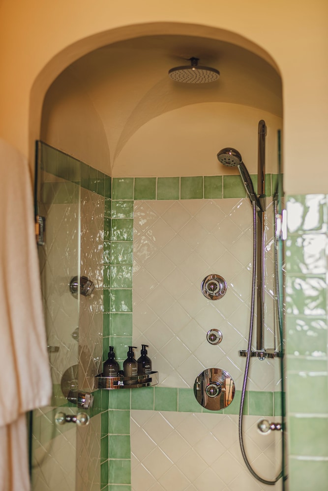 Suite with Sea View - Photo 18