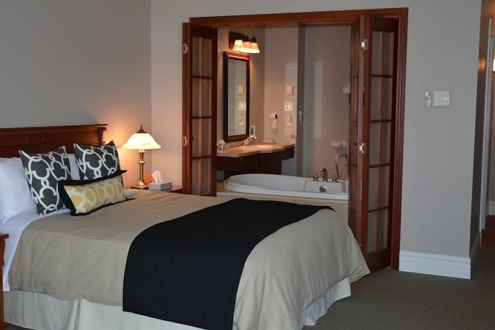 Superior Room, 1 Queen Bed photo 1