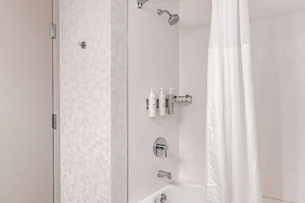 Suite, 2 Queen Beds, Refrigerator & Microwave (Wet bar) - Photo 18