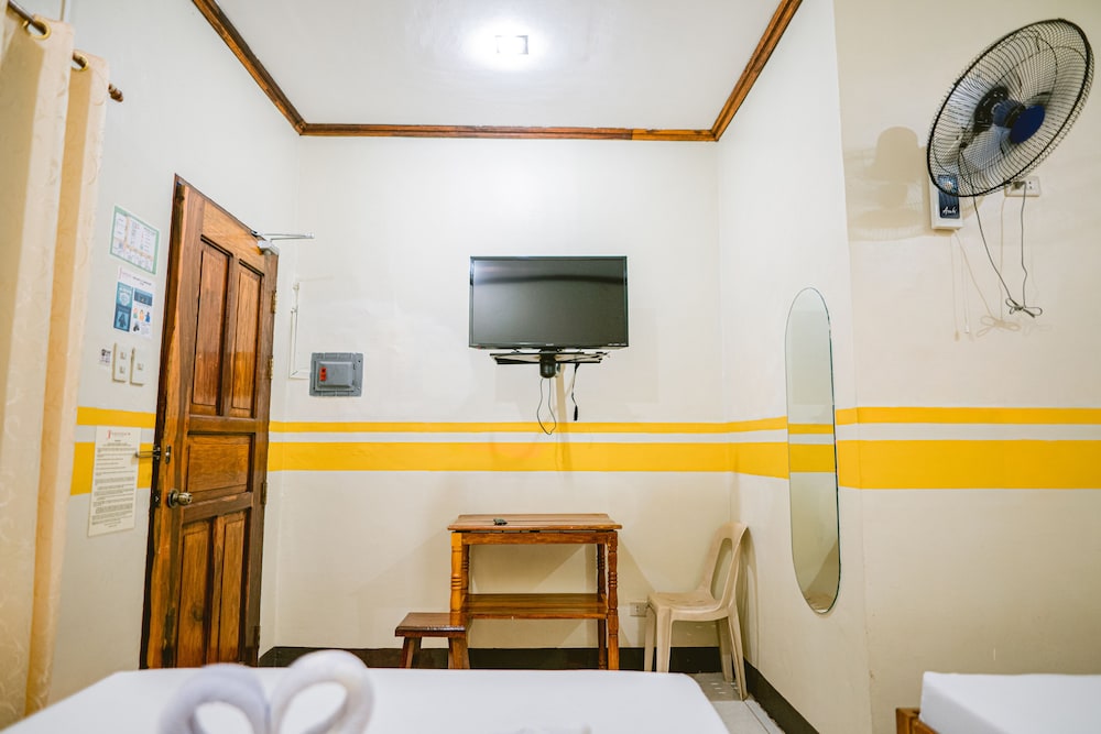 Super Deluxe Room (Triple Sharing) photo 3