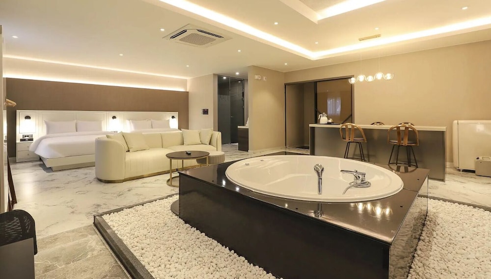 Suite Family Twin Avenue - Spa - Photo 7