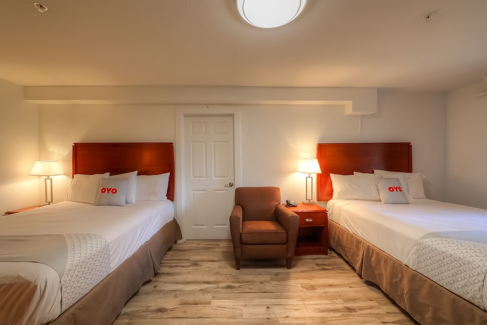 Room, 2 Queen Beds - Photo 7