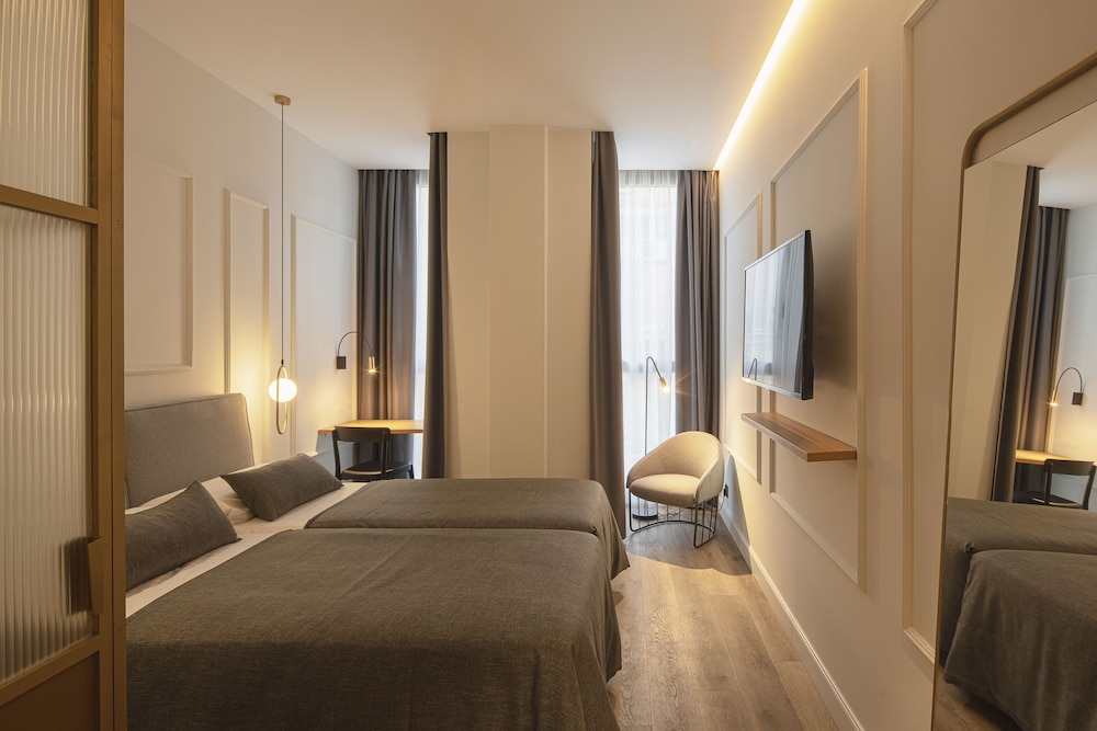 Economy Double Room (in the annex building) thumbnail 6