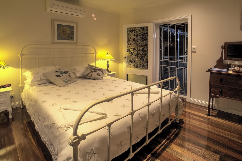 Deluxe Queen Suite photo 1
