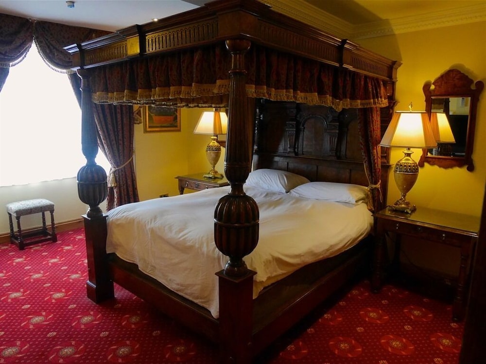 Deluxe Double Room, Ensuite (With 4 Poster Bed) photo 2