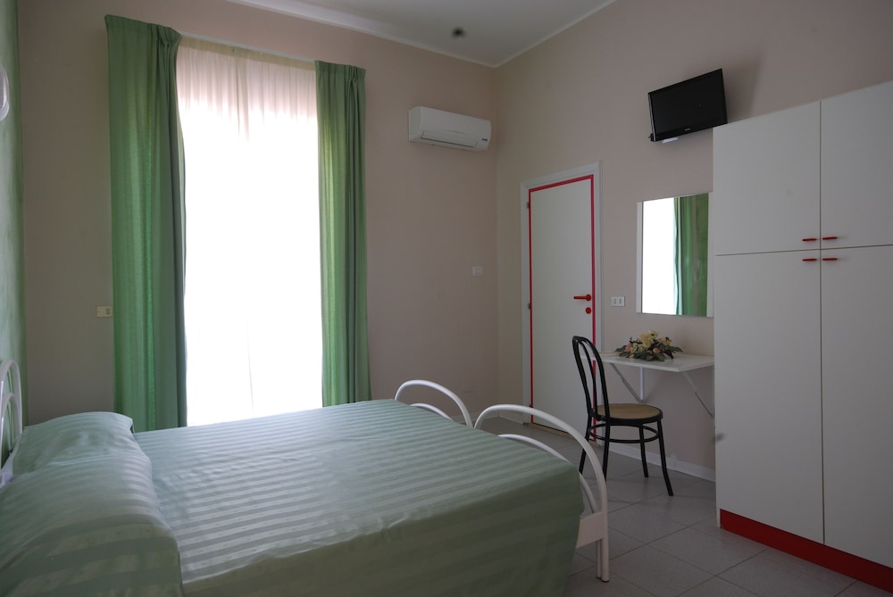 Standard Double Room - Photo 1