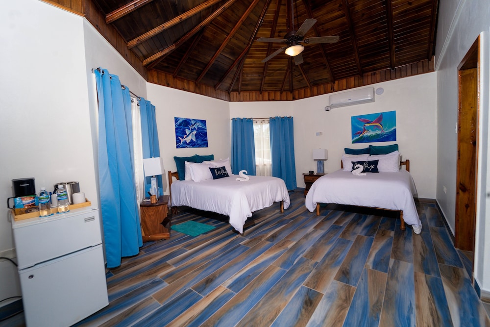Deluxe Room, Multiple Beds, Garden View