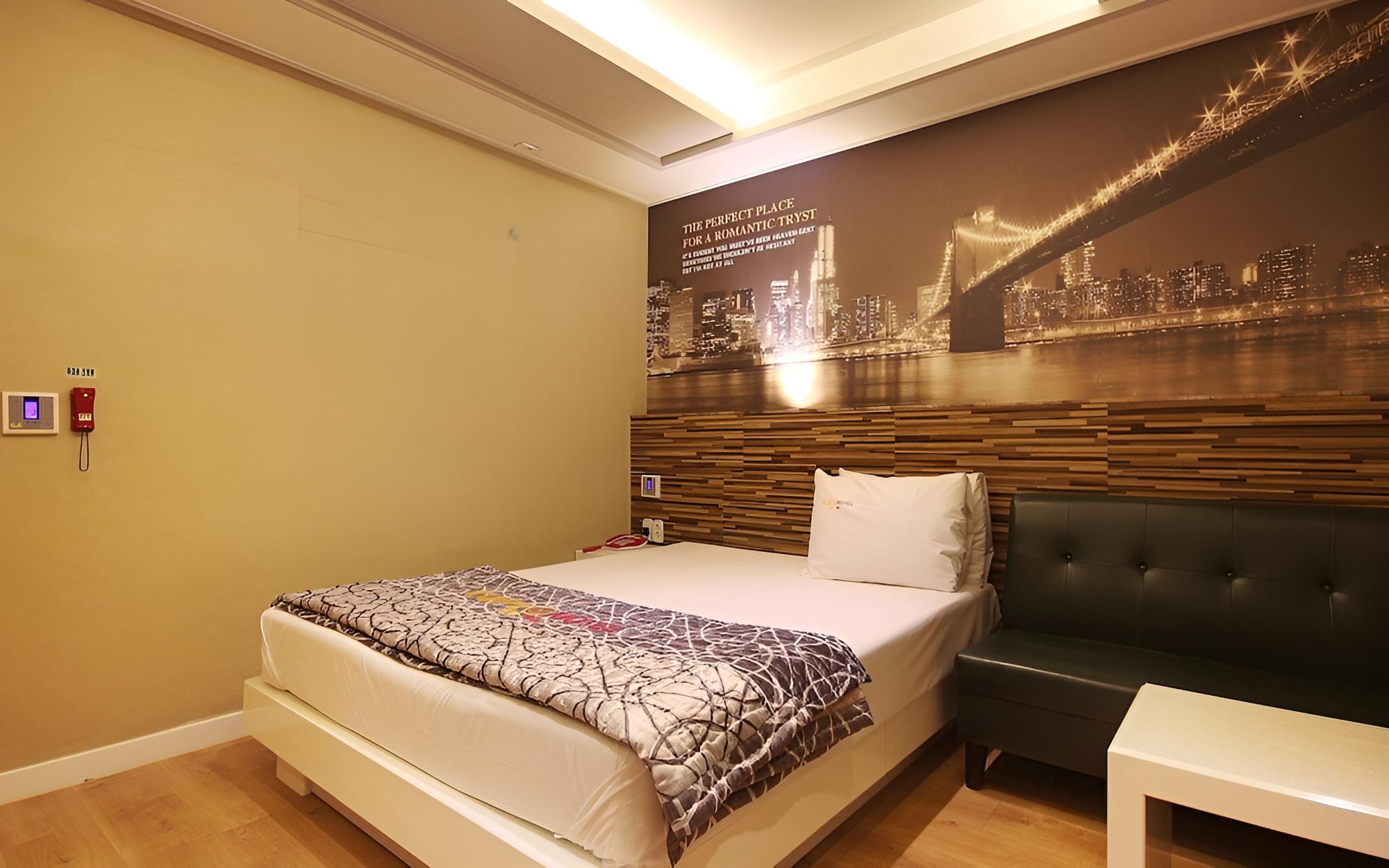 Room (Standard (Netflix Available Air Purif) photo 1