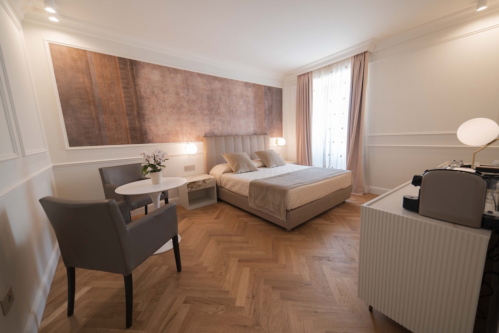 Deluxe Double or Twin Room photo 1