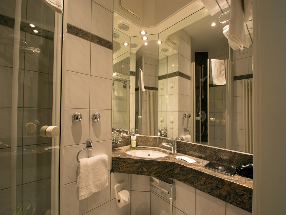 Standard Double Room, Ensuite - Photo 4