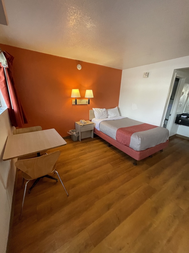 Room, 1 Double Bed, Accessible, Non Smoking (Hearing, Tub w/Grab bars) photo 3