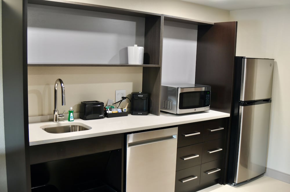 Suite, 1 King Bed, Accessible (Hearing) - Photo 4