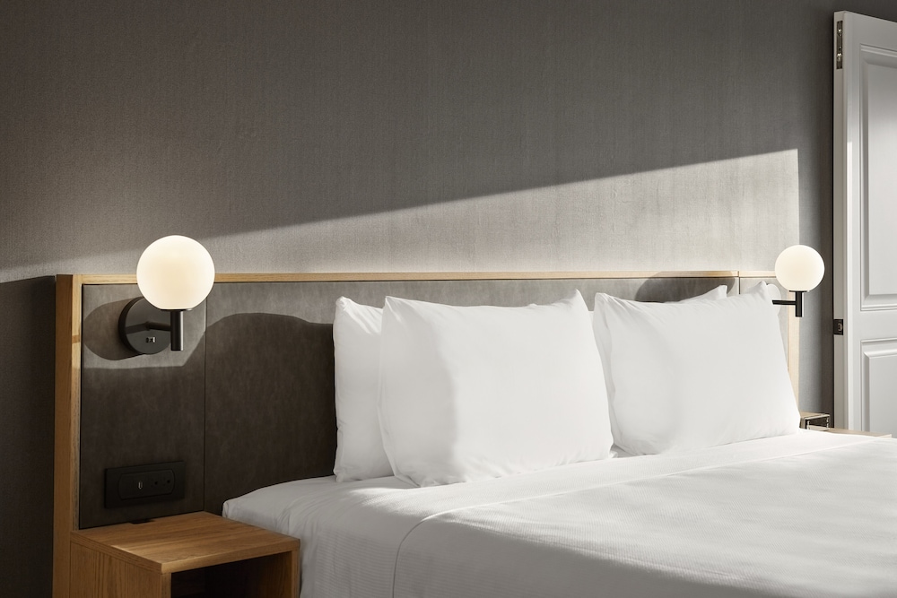 Room, 2 Queen Beds, City View - Photo 2