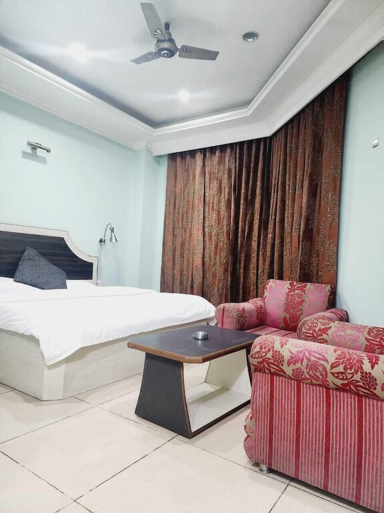 Deluxe Room - Photo 3
