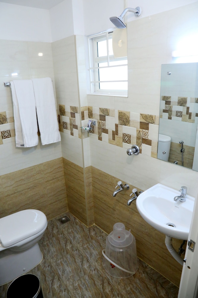 Deluxe Double Room, 1 Queen Bed photo 2