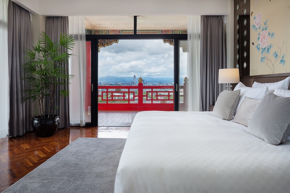 Corner Suite