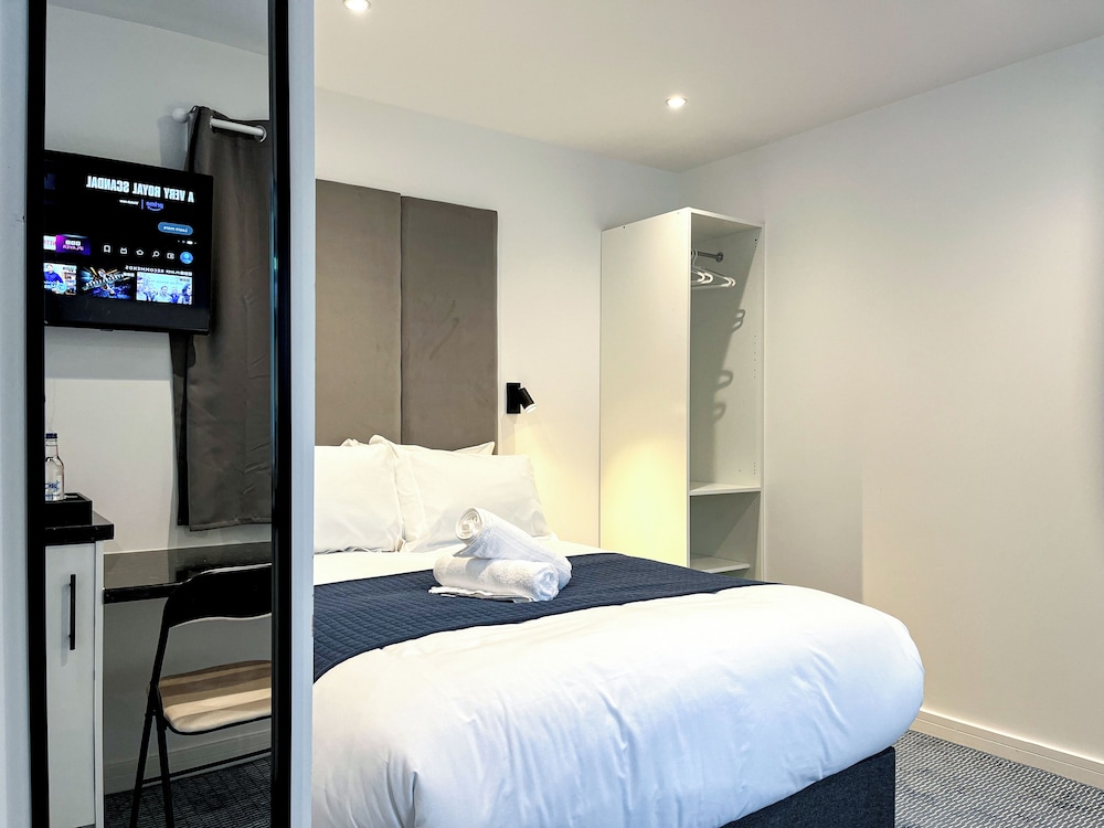 Senior Room, 1 Double Bed, Mobility Accessible, Air conditioning photo 2