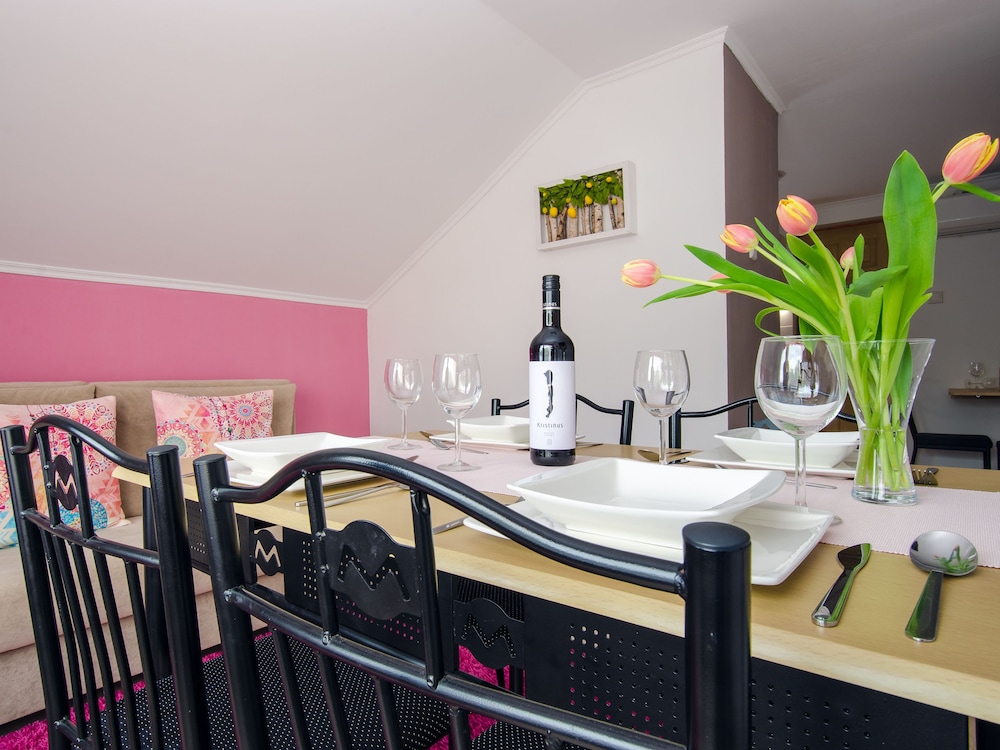 Deluxe Apartment, Multiple Beds, Non Smoking, Hill View photo 2