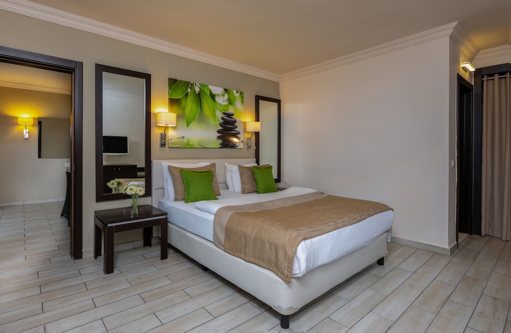 Suite, 2 Bedrooms, Garden View