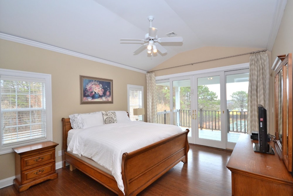 Luxury Villa (Multiple Bedrooms) photo 1