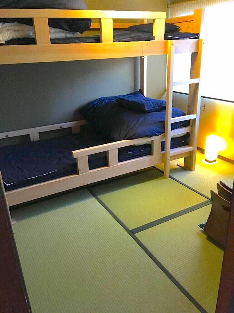 Private Bunk Bed Japanese Style Room 2C, Shared Bathroom photo 3