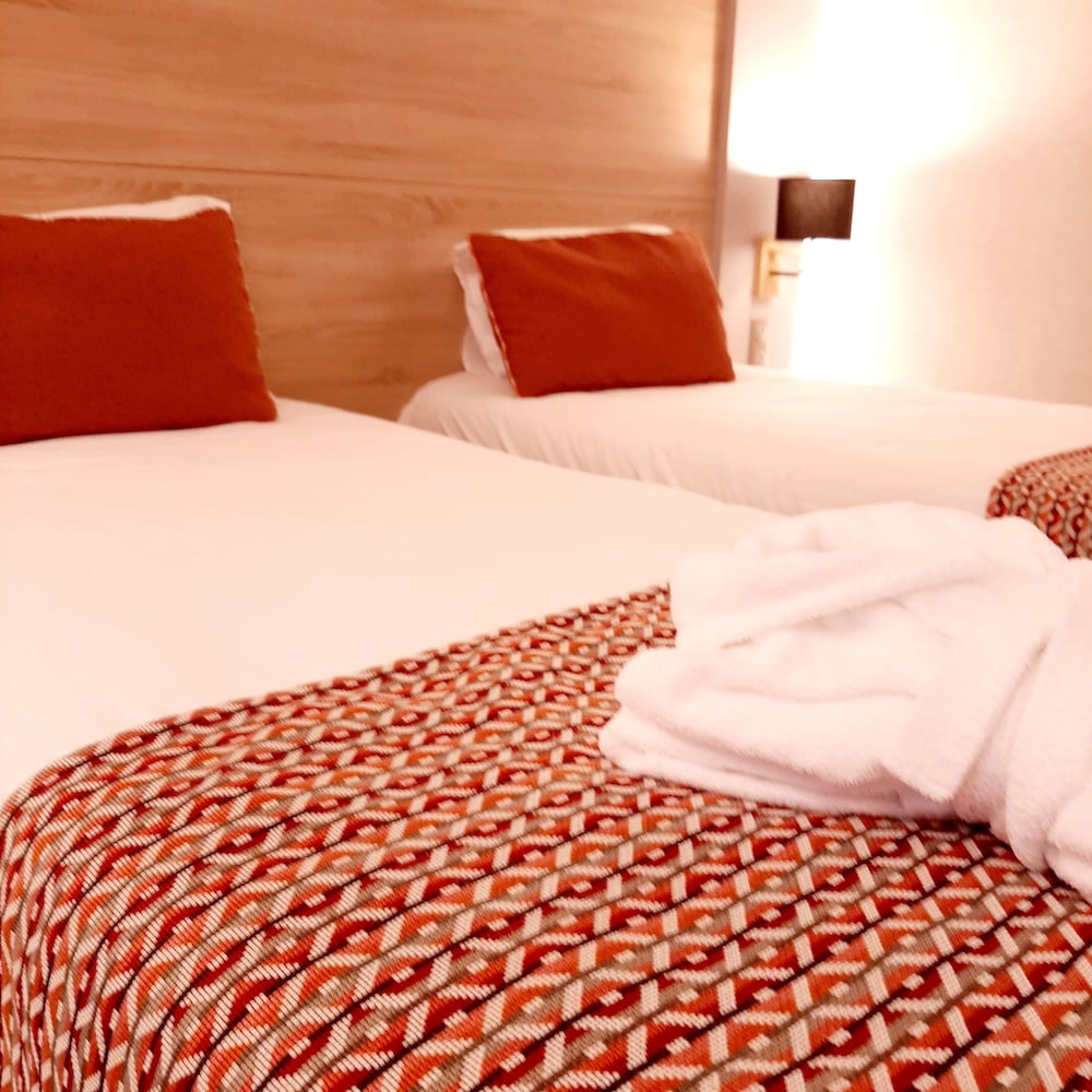 Premium Twin Room, 2 Twin Beds, Private Bathroom, Garden View photo 3