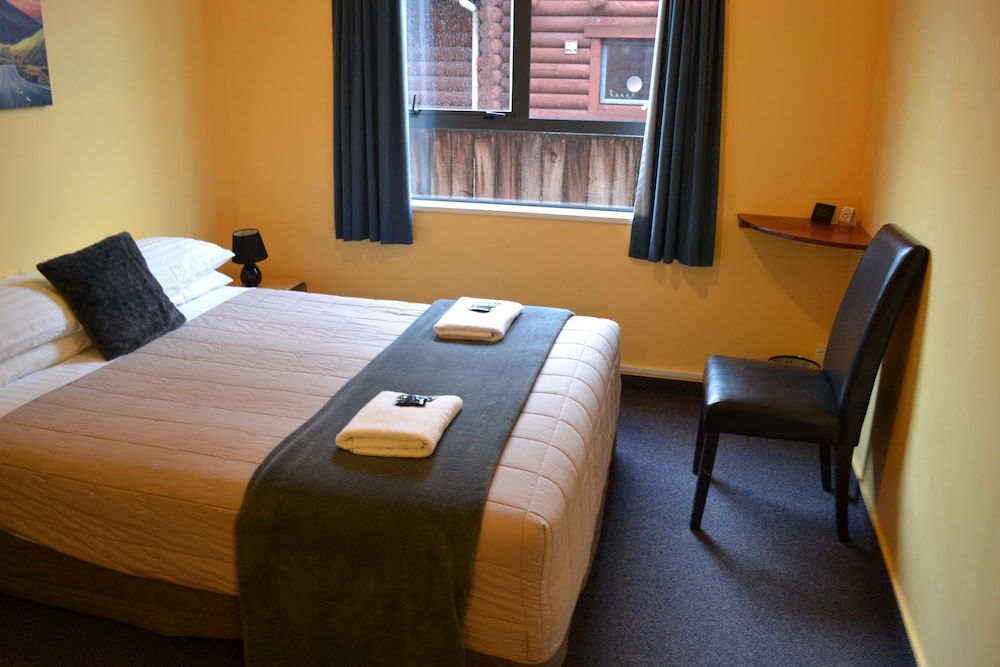 Standard Double Bed (Shared bathroom) photo 2