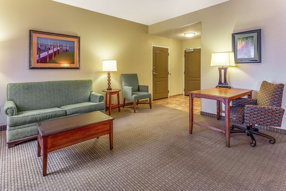 Suite, 1 King Bed, Accessible, Non Smoking - Photo 2