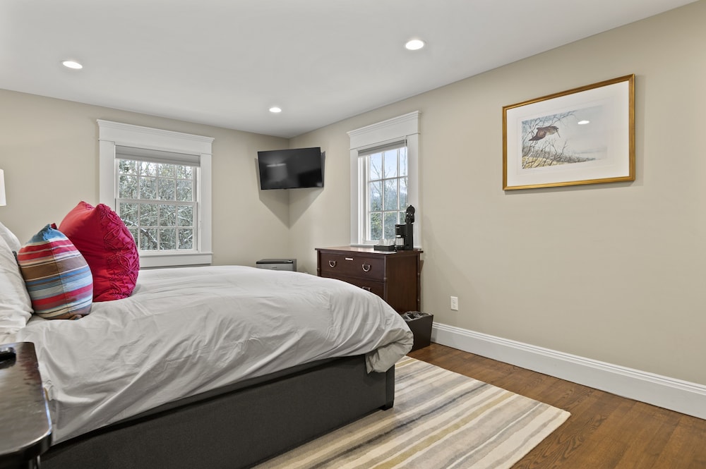 Family Room - Photo 2