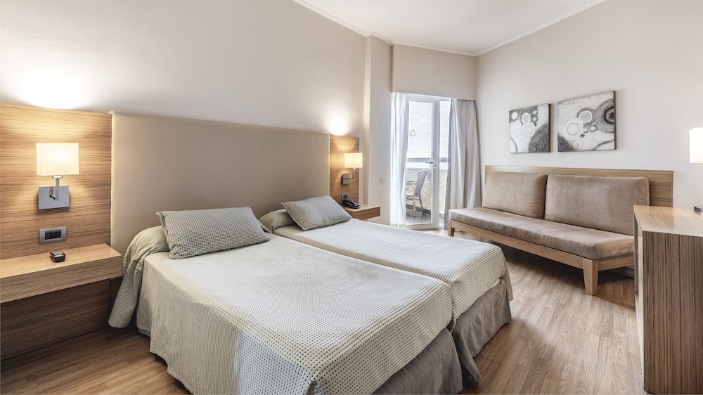 Standard Double Room Single Use (1 adult) thumbnail 5
