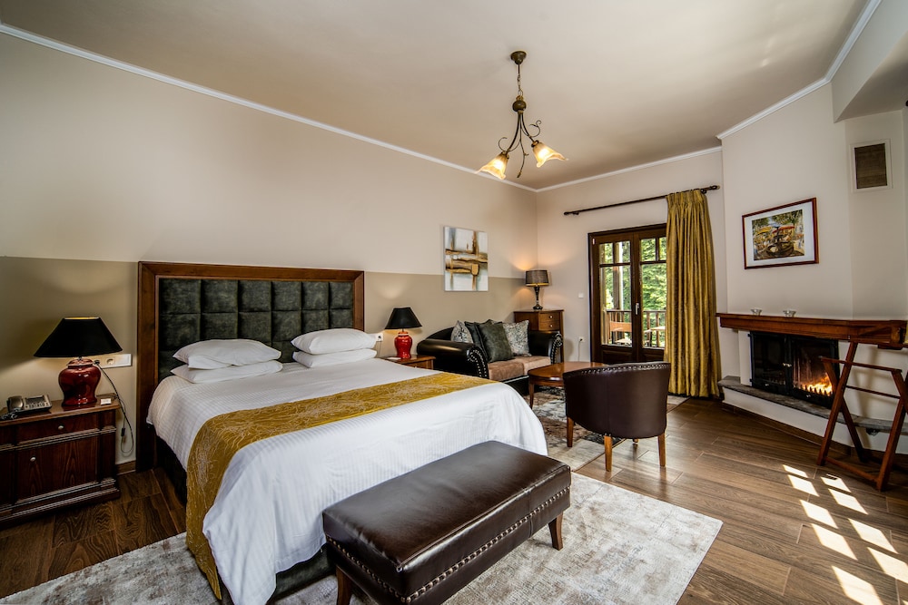 Deluxe Suite, 1 Bedroom, Non Smoking, Mountain View photo 2