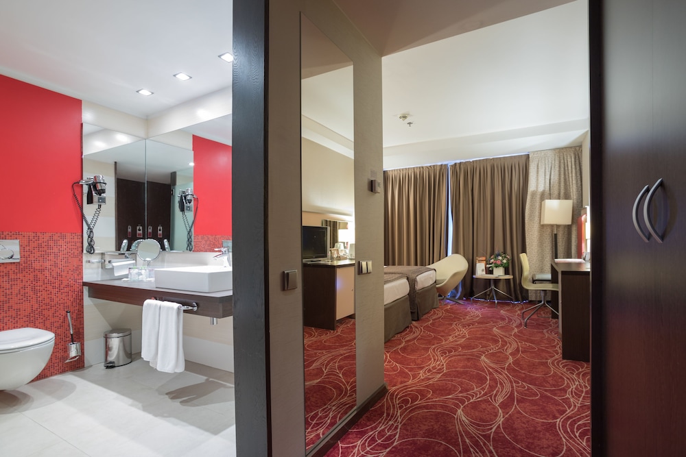 Executive Room, 1 King Bed, Non Smoking - Photo 3