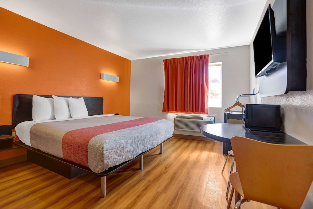 Deluxe Room, 1 King Bed, Accessible, Non Smoking