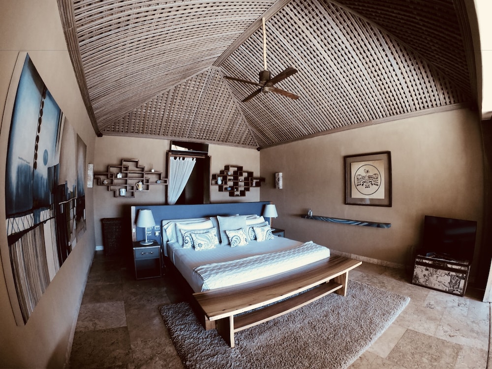 Room, 1 King Bed, Mountainside photo 1