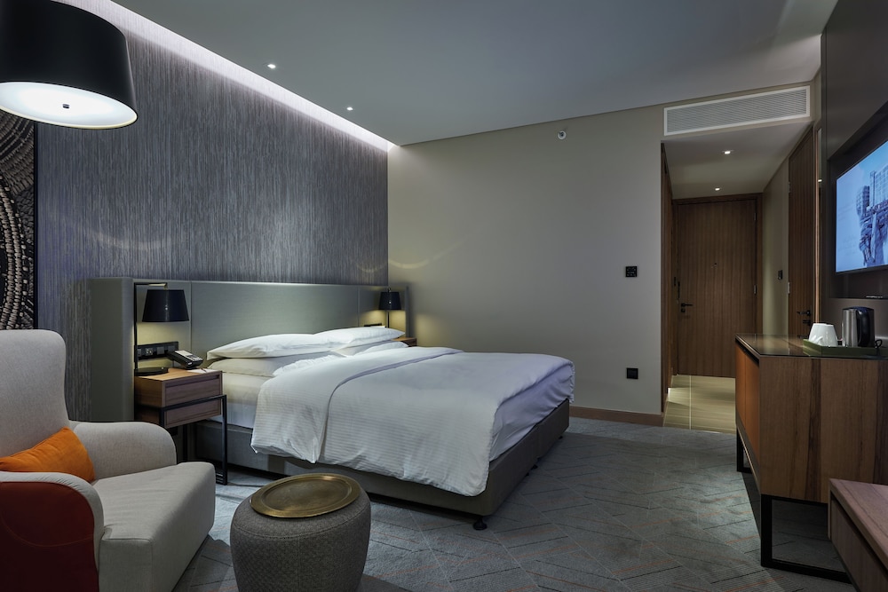 Deluxe King Room Plaza View
