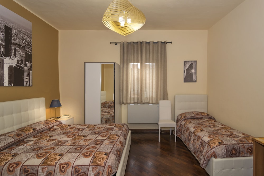 Superior Quadruple Room - Photo 3