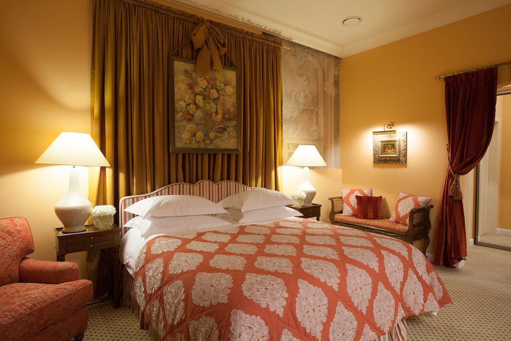 Suite, 1 King Bed with SPA access photo 1